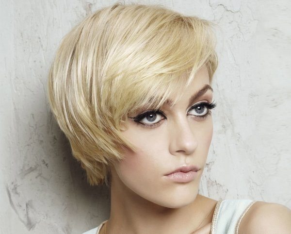 short hairstyles for women with bangs