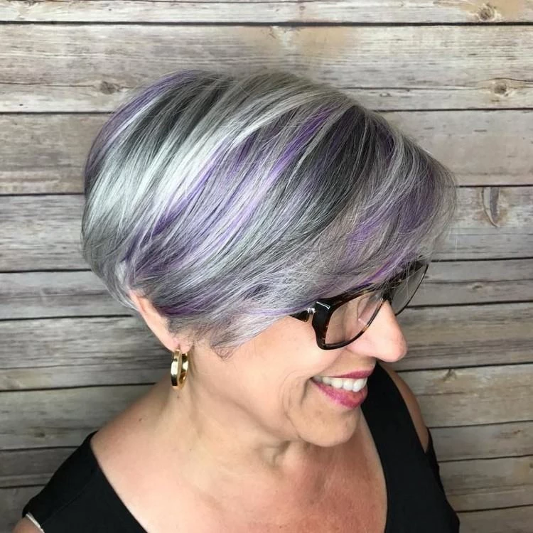 hair trends 2021 2022 gray hair with purple highlights