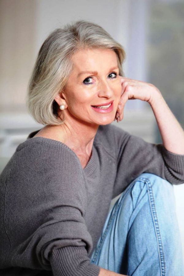Hairstyles for older women with grey hair