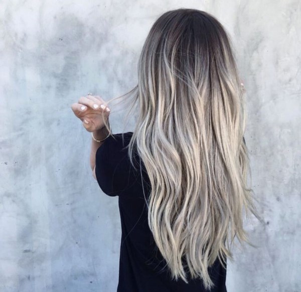long wavy hair with ombre effect