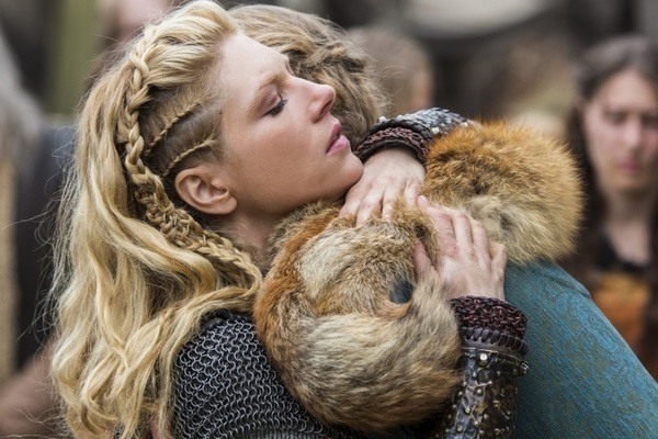 Lagertha hairstyles semi loose hair with side braids