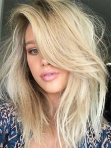 51 penteados e cortes de cabelo de comprimento médio atraentes para mulheres experimentarem_630c6a7756a6d.jpeg